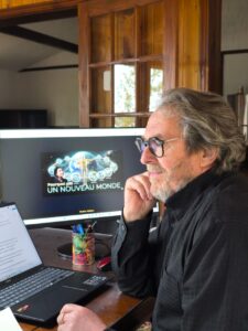 Ray noir au bureau
